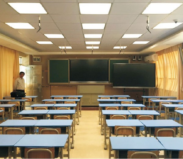 Microprism classroom lamp case  